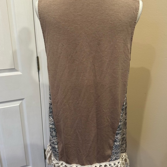 Umgee USA Sleeveless Knit Fringe Vest Women’s Size S/M - Picture 7 of 8